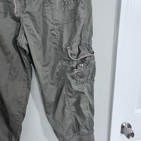 Apt. 9 green khaki capris multi pocket belt cargo pants - Picture 9 of 12